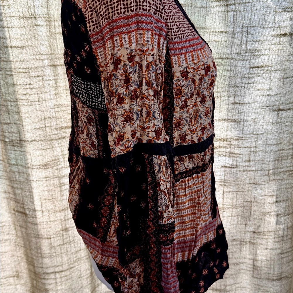 Gibson Latimer Navy and Rust Patchwork V-Neck Tun… - image 2